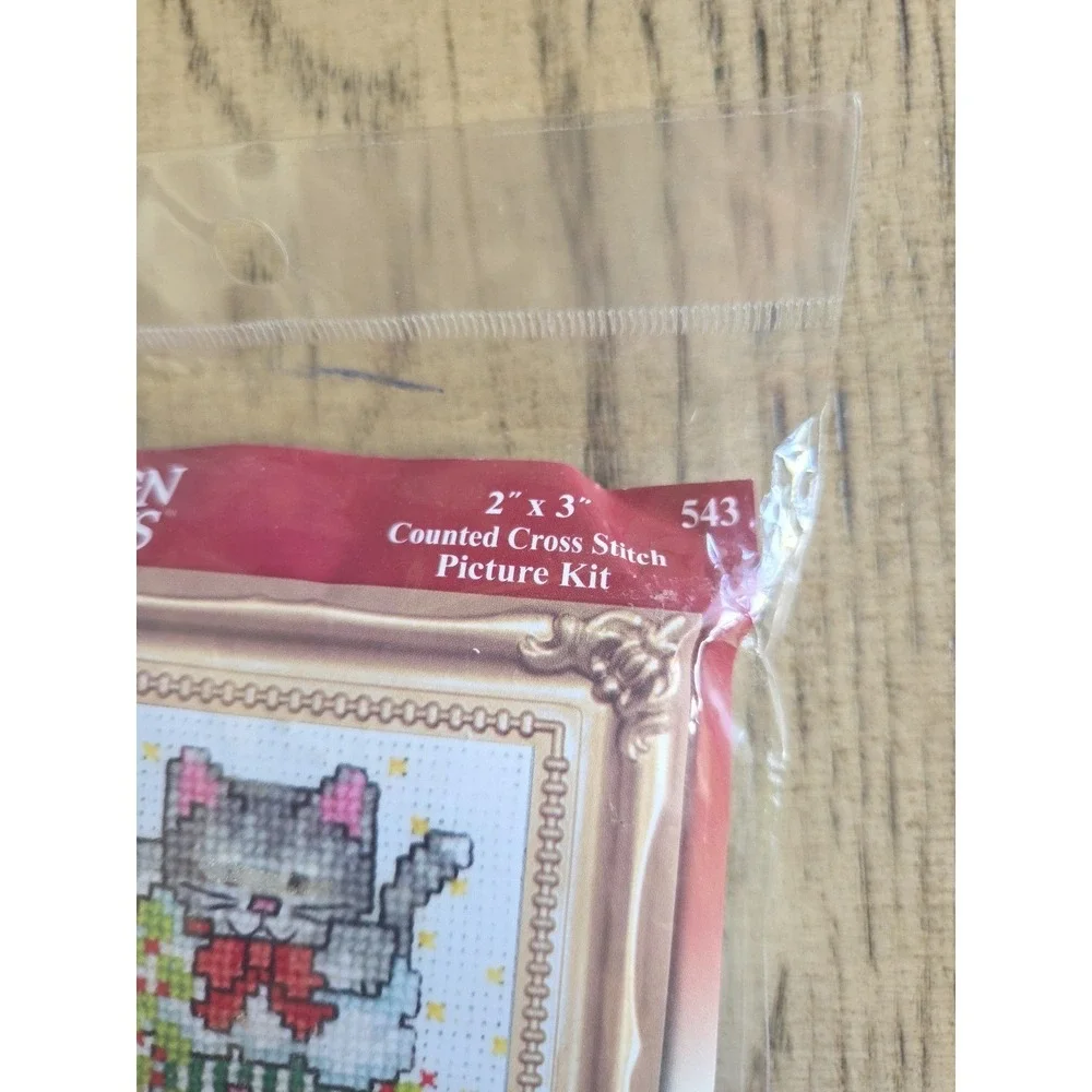 Cat CROSS STITCH KIT Design Works Cat/Kitten 